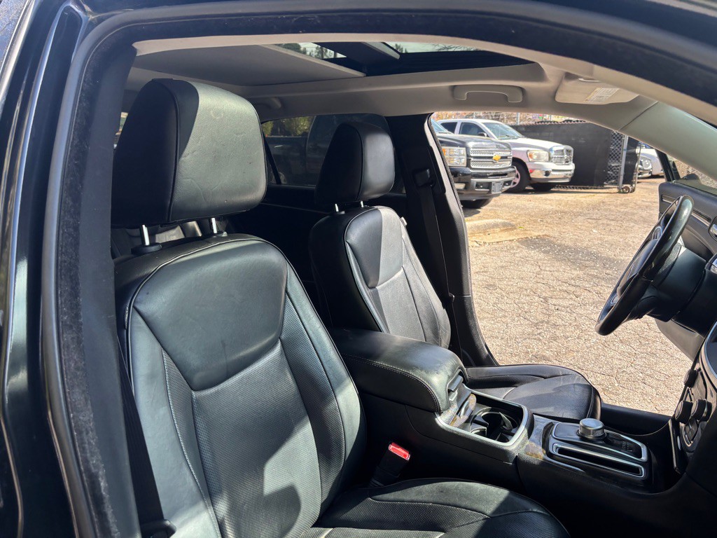 2016 Chrysler 300 Image 27