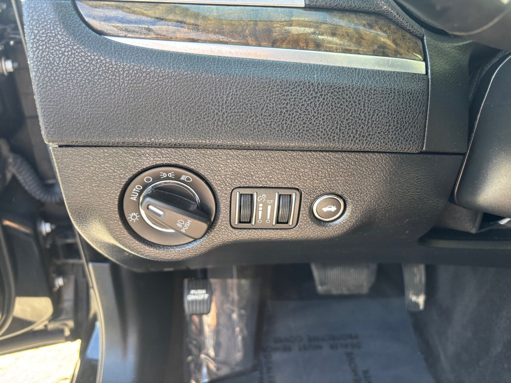 2016 Chrysler 300 Image 42