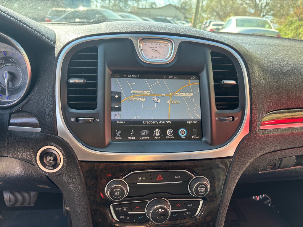 2016 Chrysler 300 Image 43