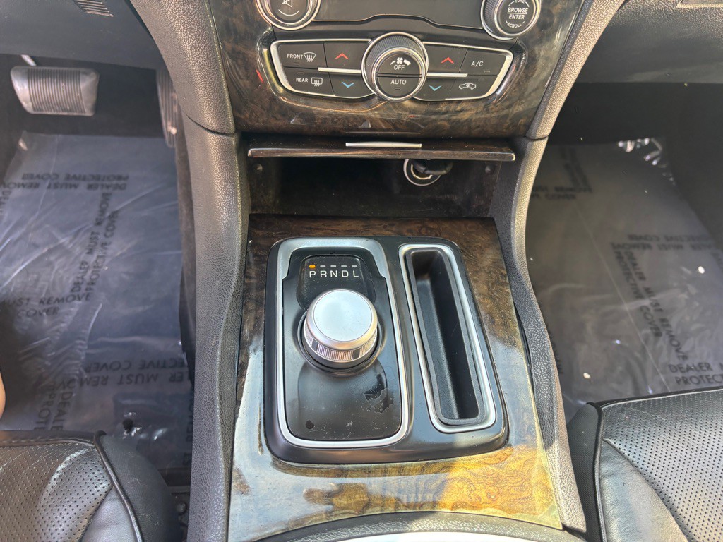 2016 Chrysler 300 Image 45