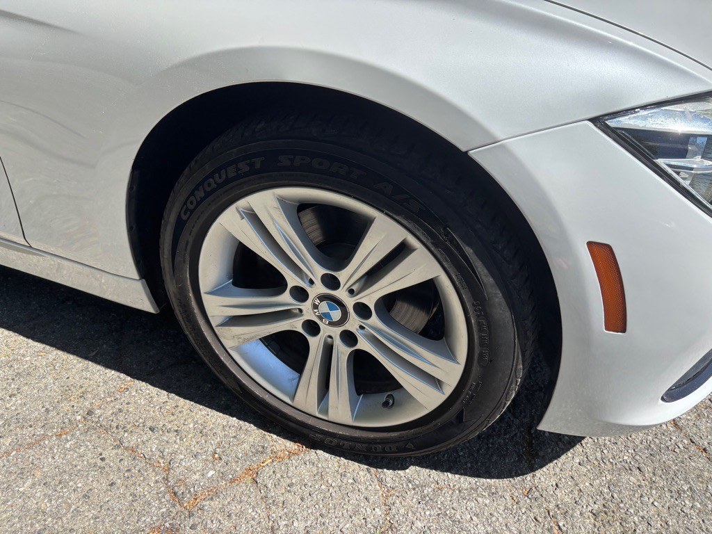 2017 BMW 3 Series Image 7