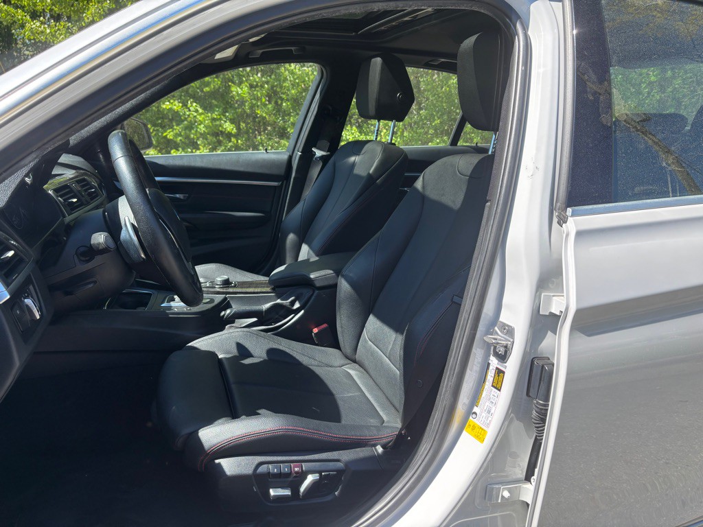 2017 BMW 3 Series Image 15