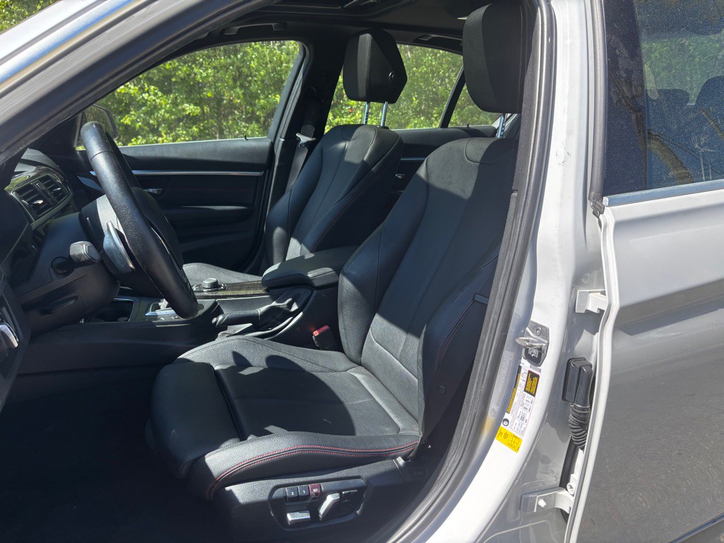 2017 BMW 3 Series Image 16