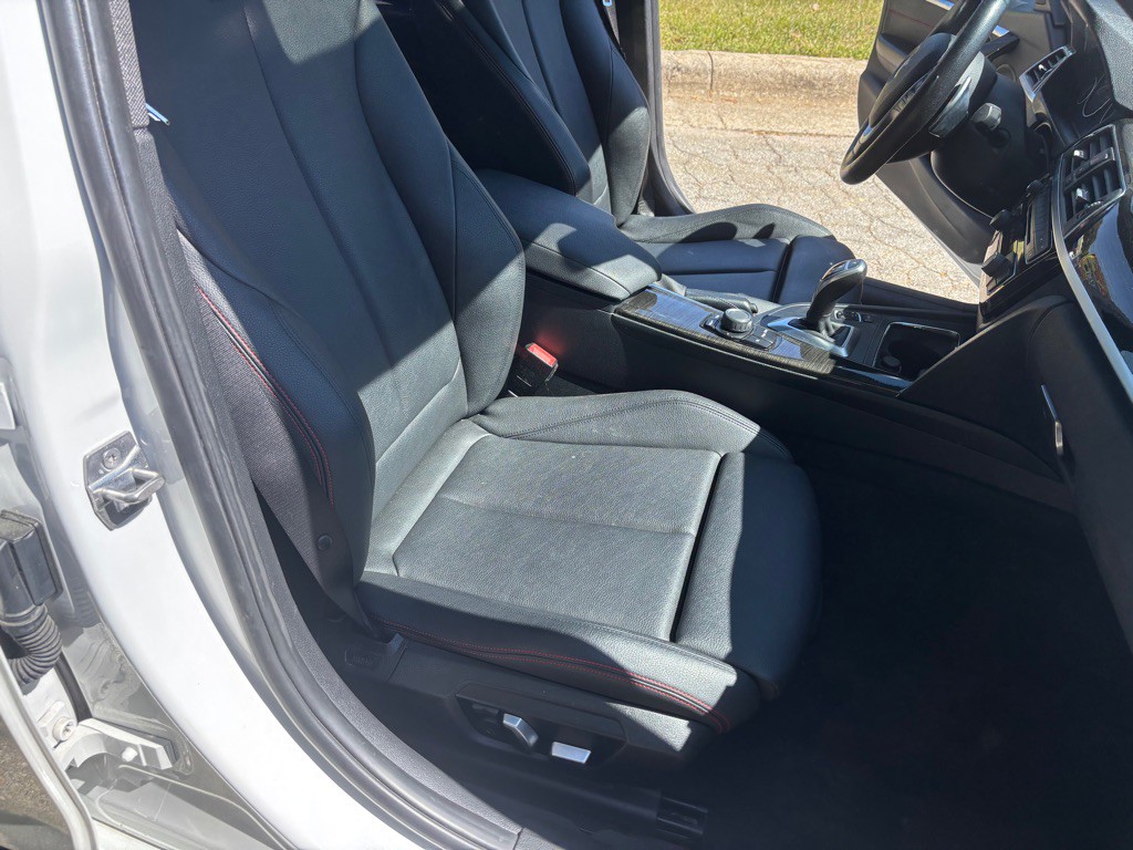 2017 BMW 3 Series Image 20