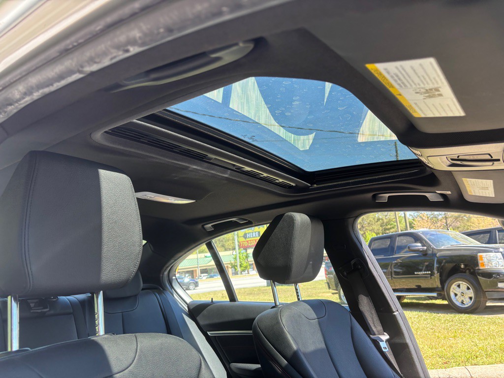 2017 BMW 3 Series Image 21