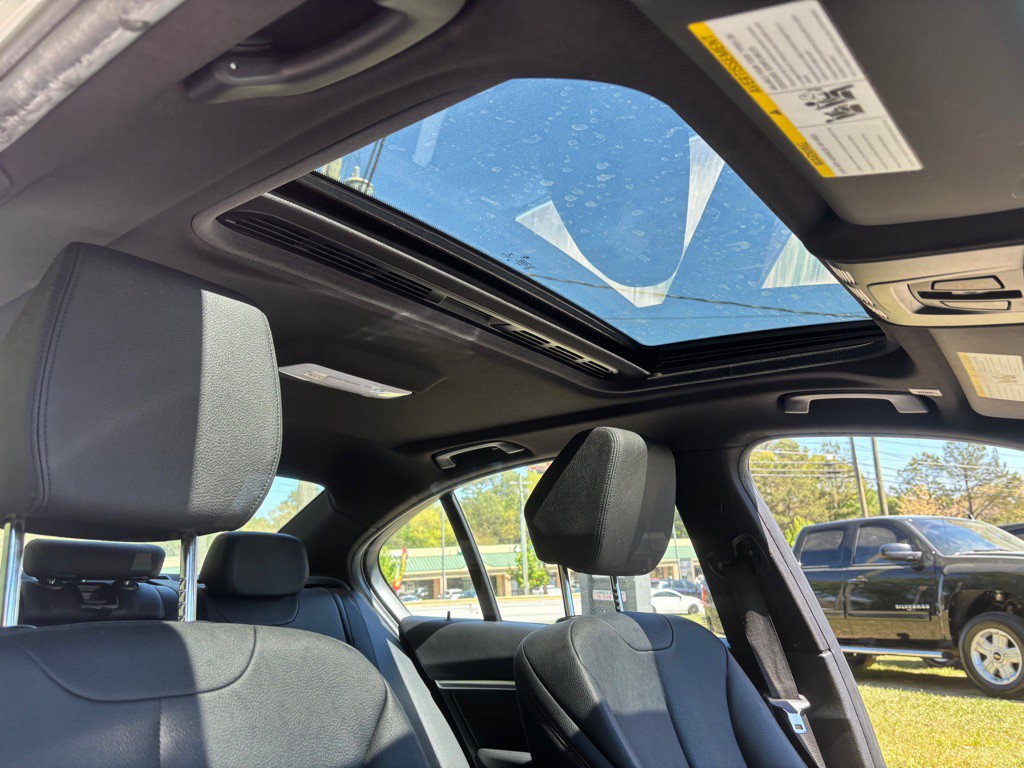 2017 BMW 3 Series Image 22