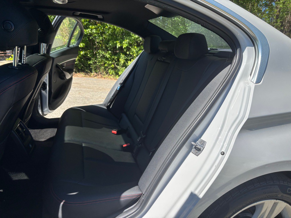 2017 BMW 3 Series Image 29