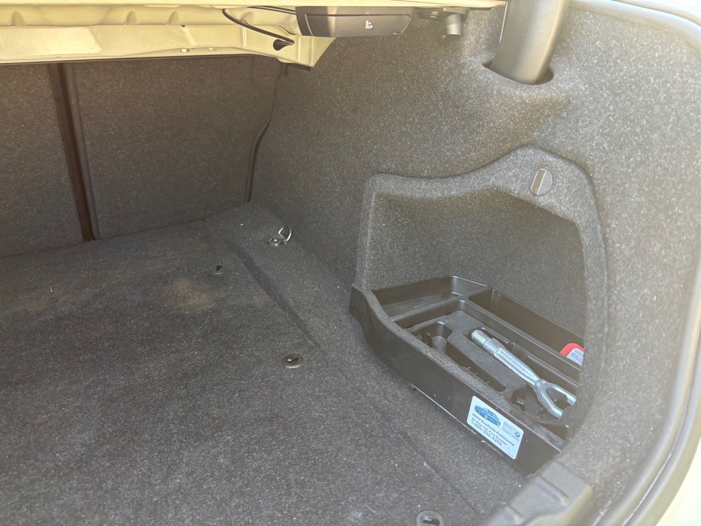 2017 BMW 3 Series Image 33