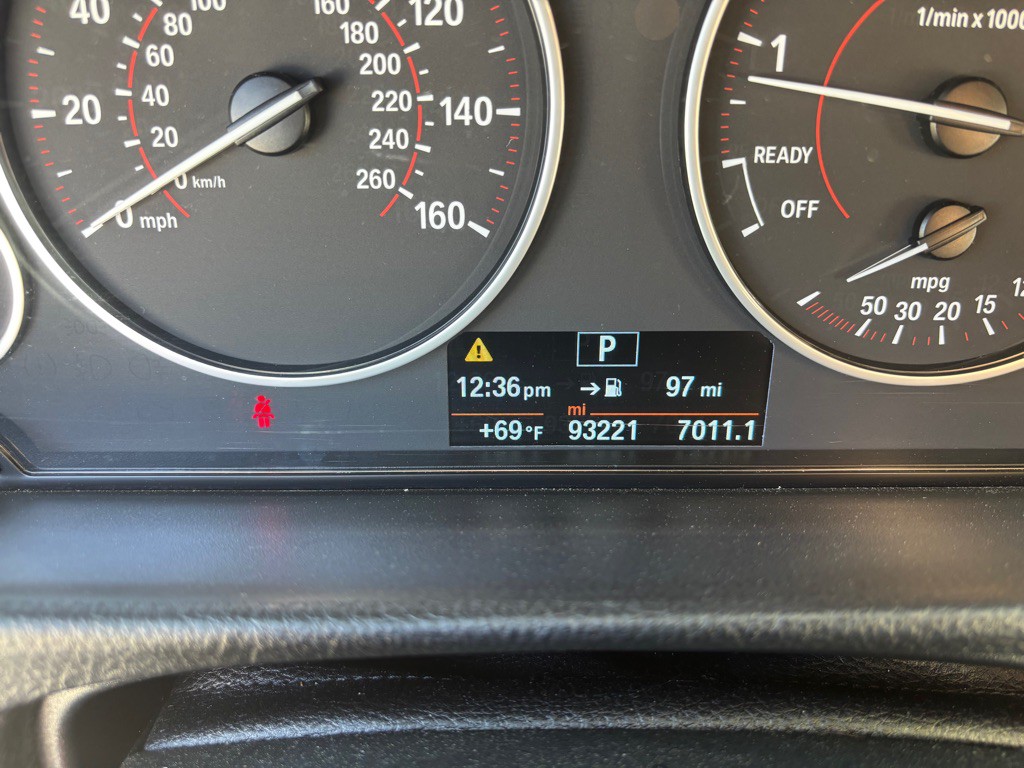 2017 BMW 3 Series Image 34