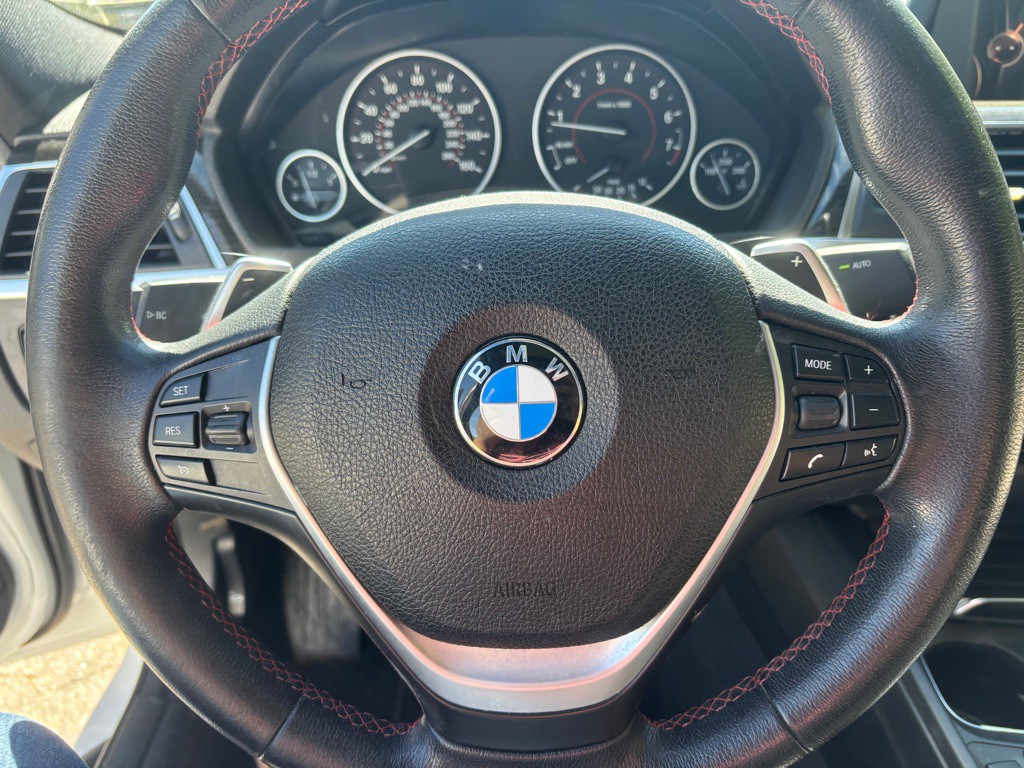 2017 BMW 3 Series Image 35