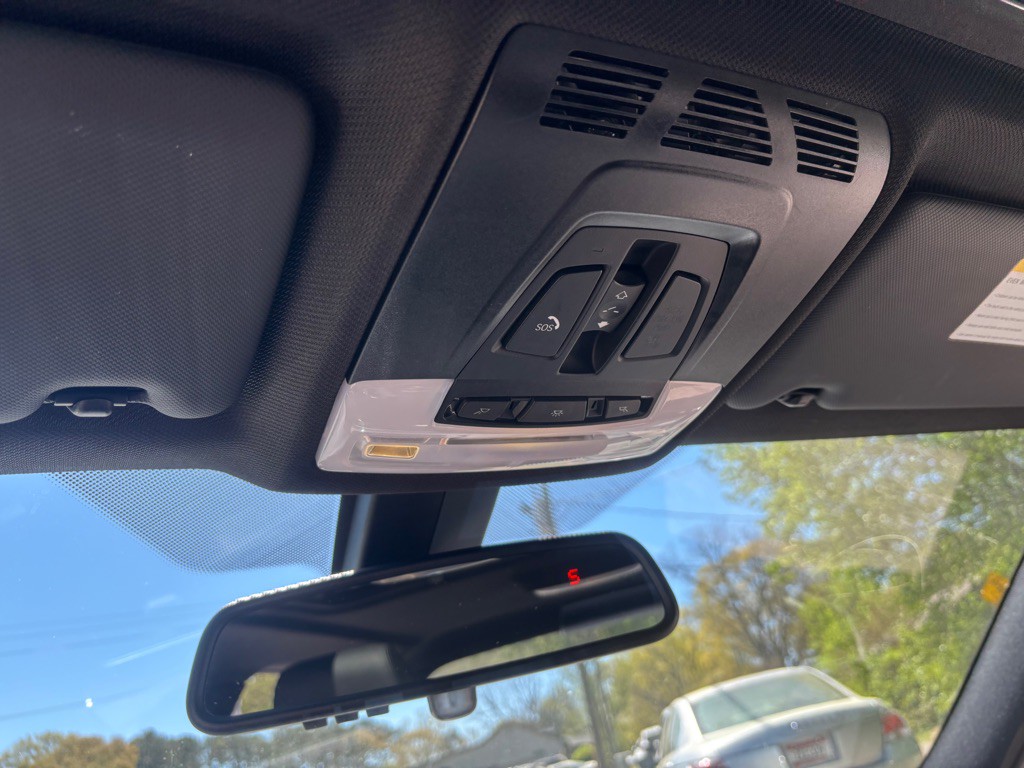 2017 BMW 3 Series Image 37