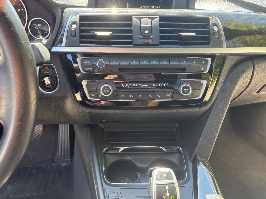 2017 BMW 3 Series Image 38