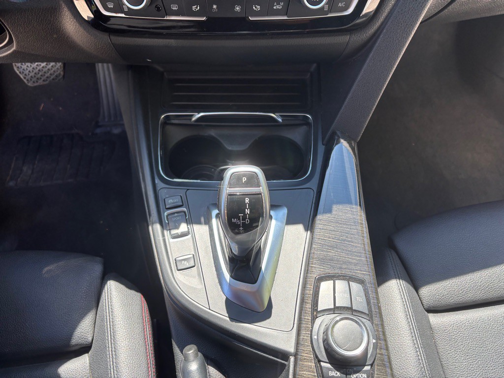 2017 BMW 3 Series Image 39