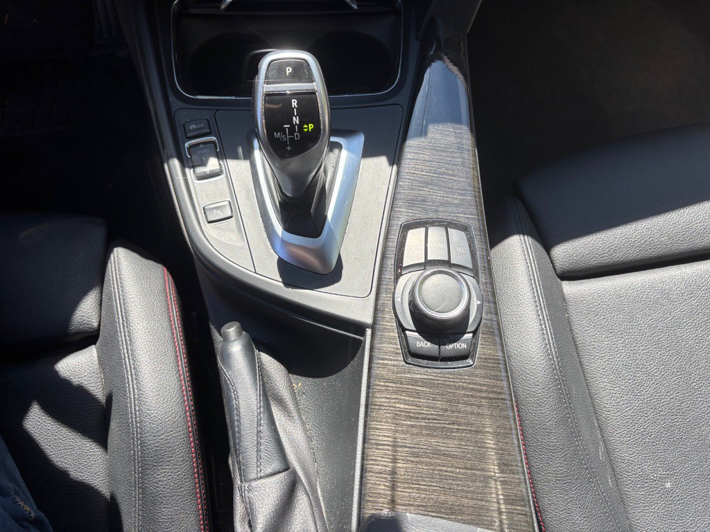 2017 BMW 3 Series Image 40