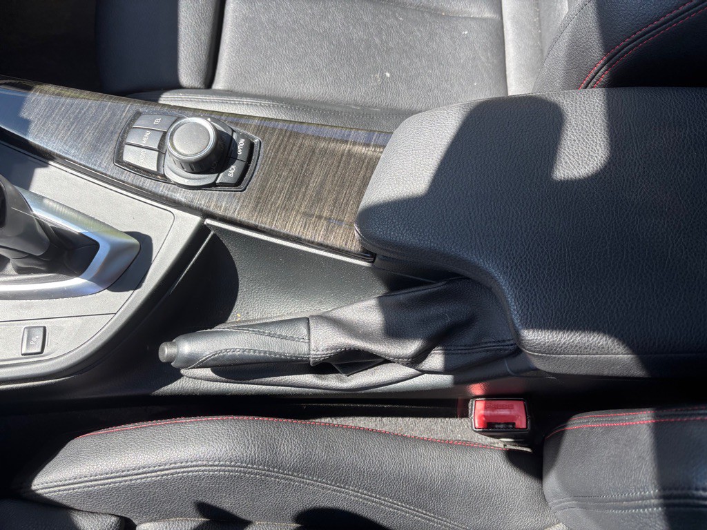 2017 BMW 3 Series Image 41