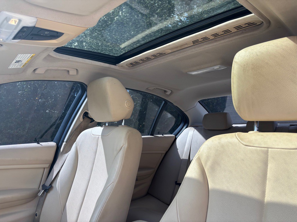 2015 BMW 3 Series Image 20