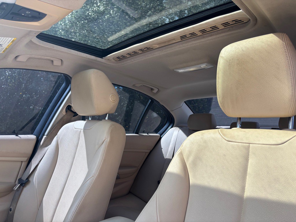 2015 BMW 3 Series Image 21