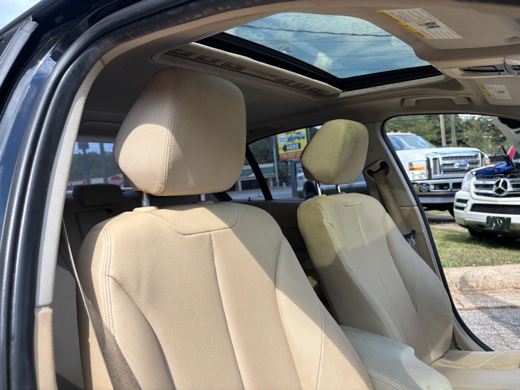 2015 BMW 3 Series Image 24