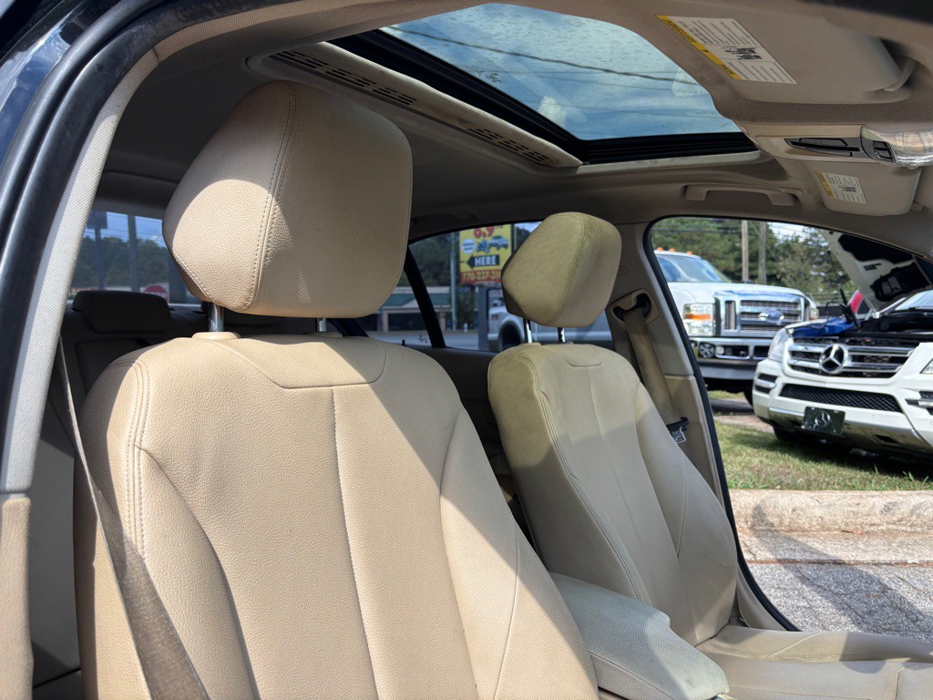 2015 BMW 3 Series Image 25