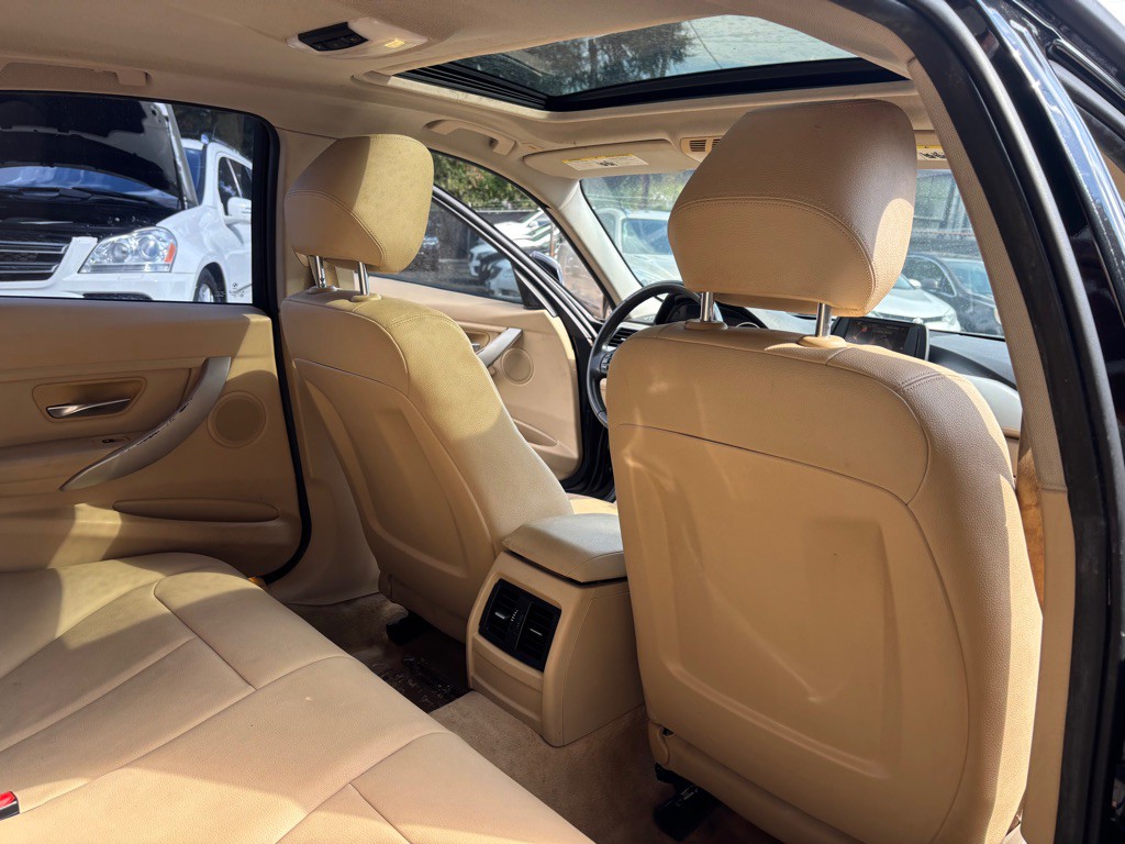 2015 BMW 3 Series Image 26