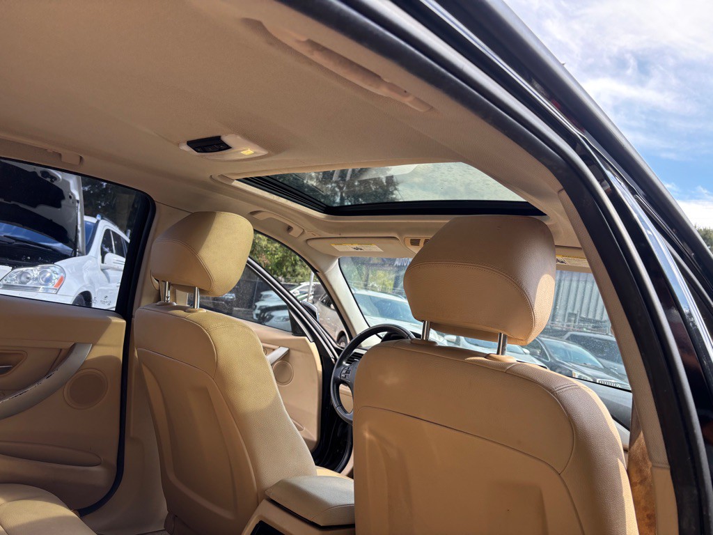 2015 BMW 3 Series Image 27