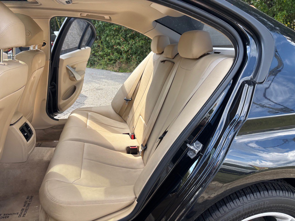 2015 BMW 3 Series Image 31