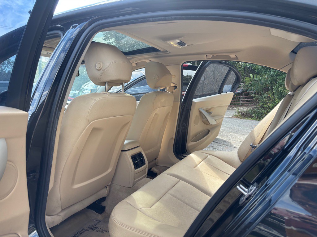 2015 BMW 3 Series Image 33