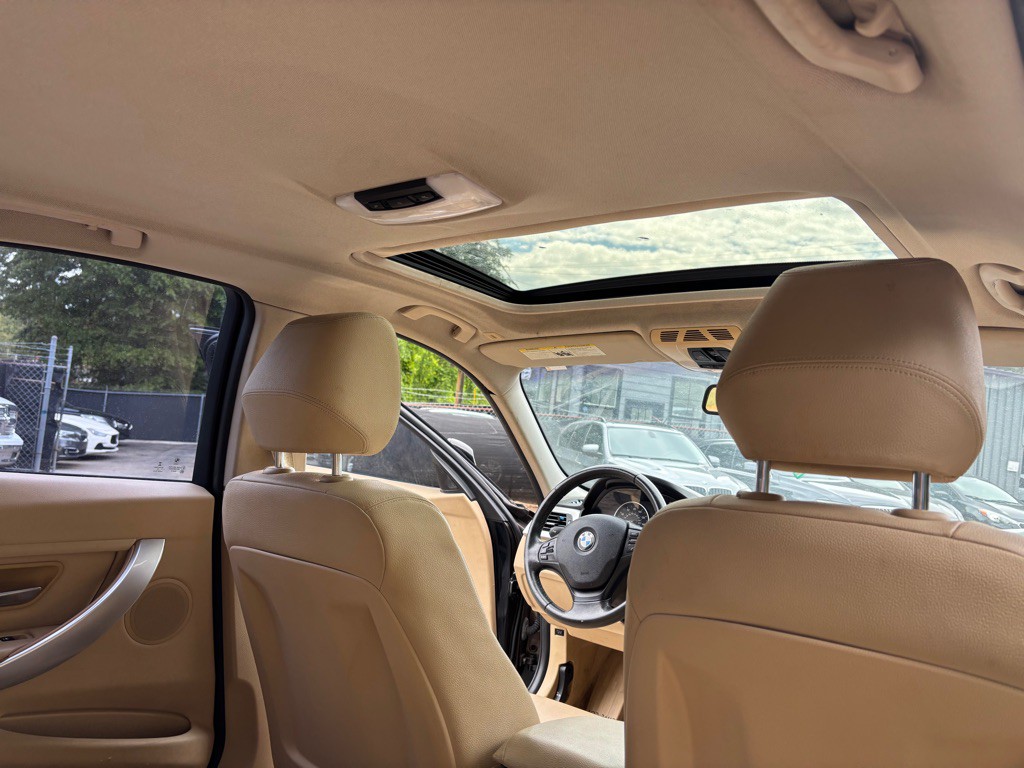 2015 BMW 3 Series Image 23