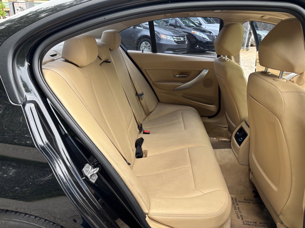 2015 BMW 3 Series Image 25