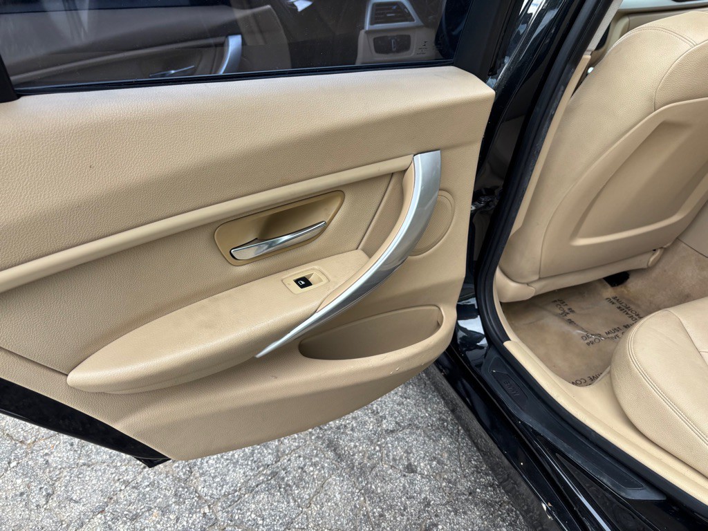 2015 BMW 3 Series Image 26