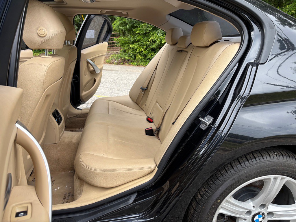 2015 BMW 3 Series Image 30
