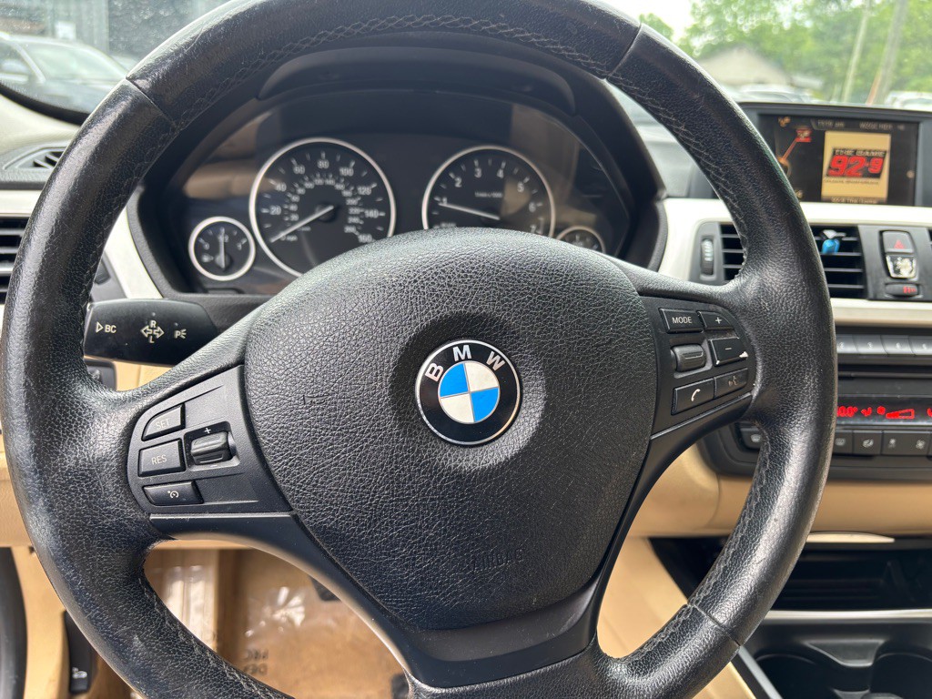 2015 BMW 3 Series Image 40