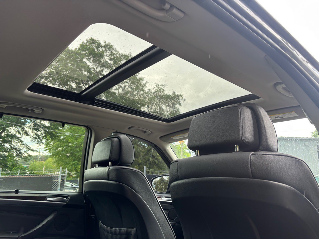 2011 BMW X5 Image 24