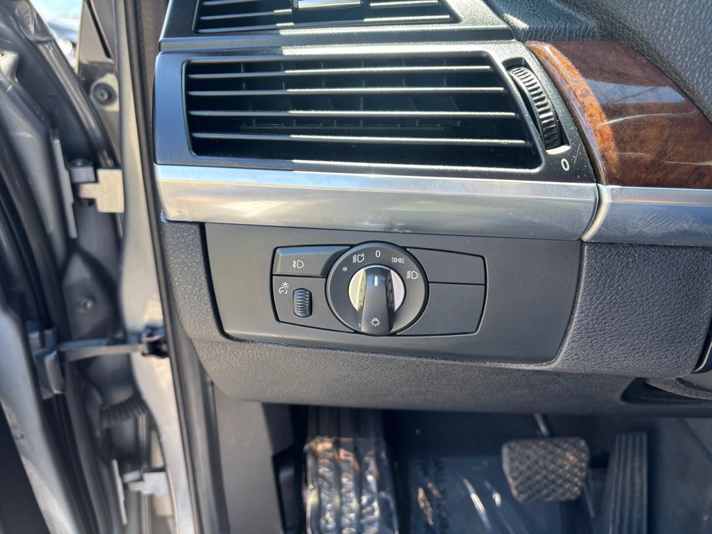 2011 BMW X5 Image 48