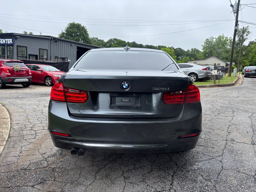 2012 BMW 3 Series Image 3