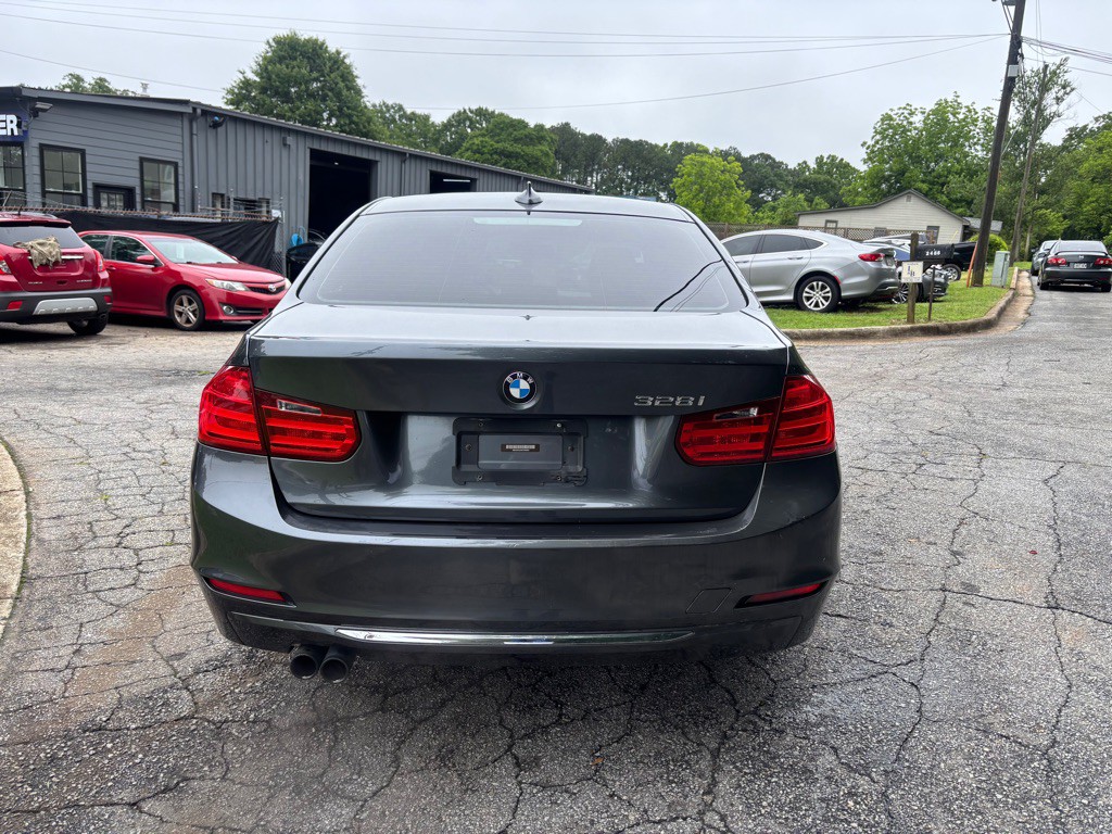 2012 BMW 3 Series Image 4