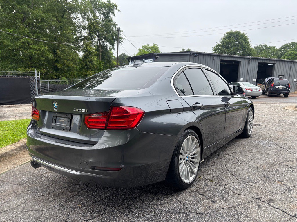 2012 BMW 3 Series Image 5
