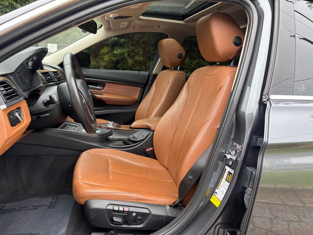 2012 BMW 3 Series Image 8