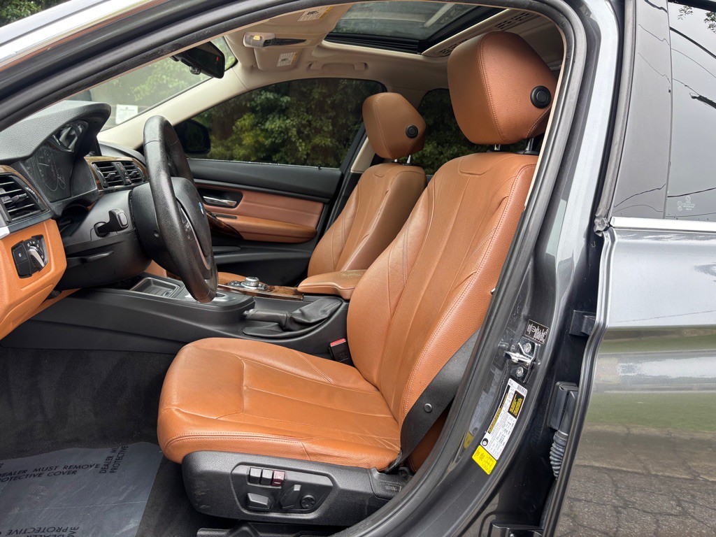 2012 BMW 3 Series Image 9