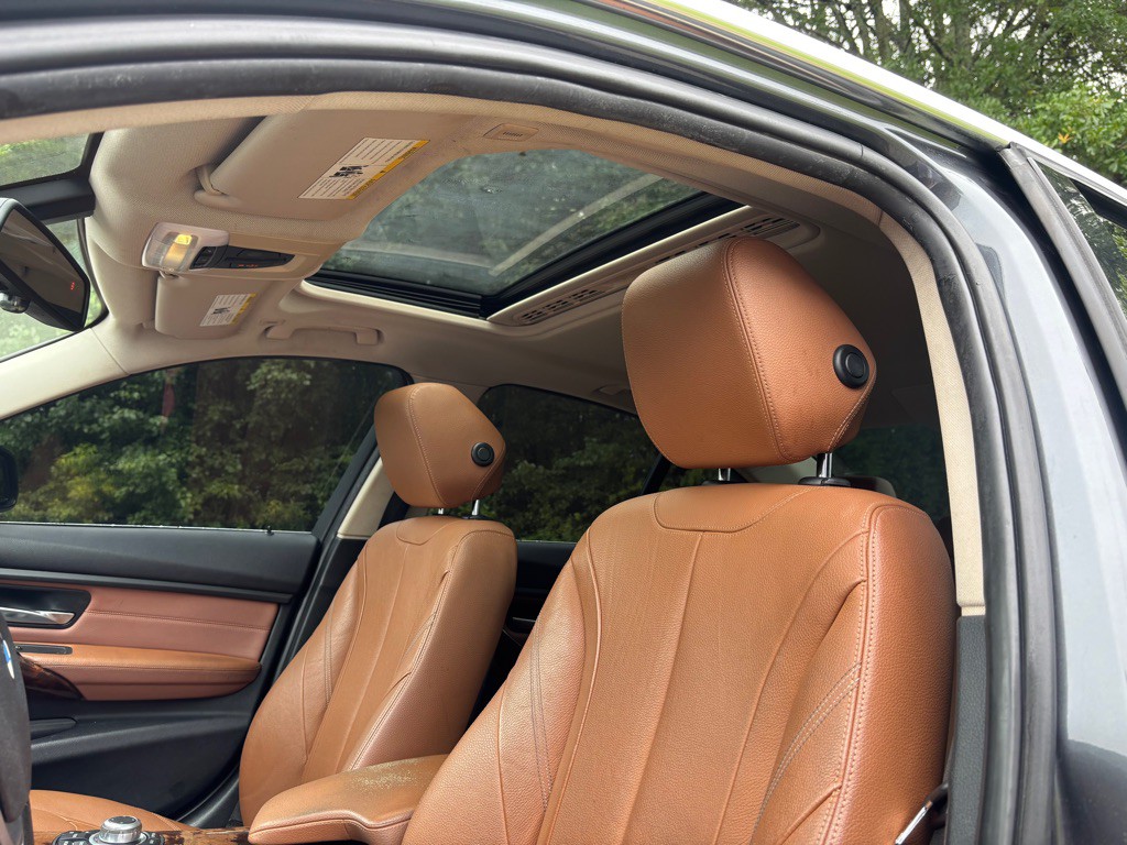 2012 BMW 3 Series Image 10