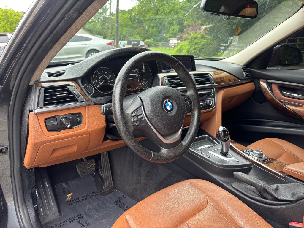 2012 BMW 3 Series Image 12