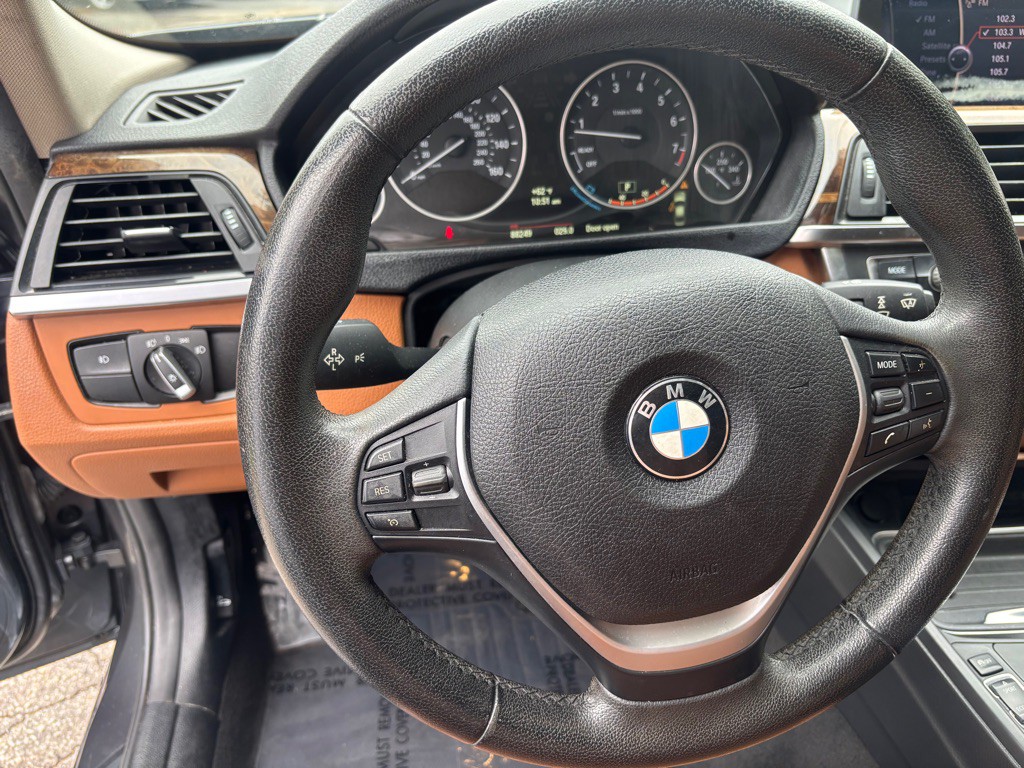 2012 BMW 3 Series Image 13