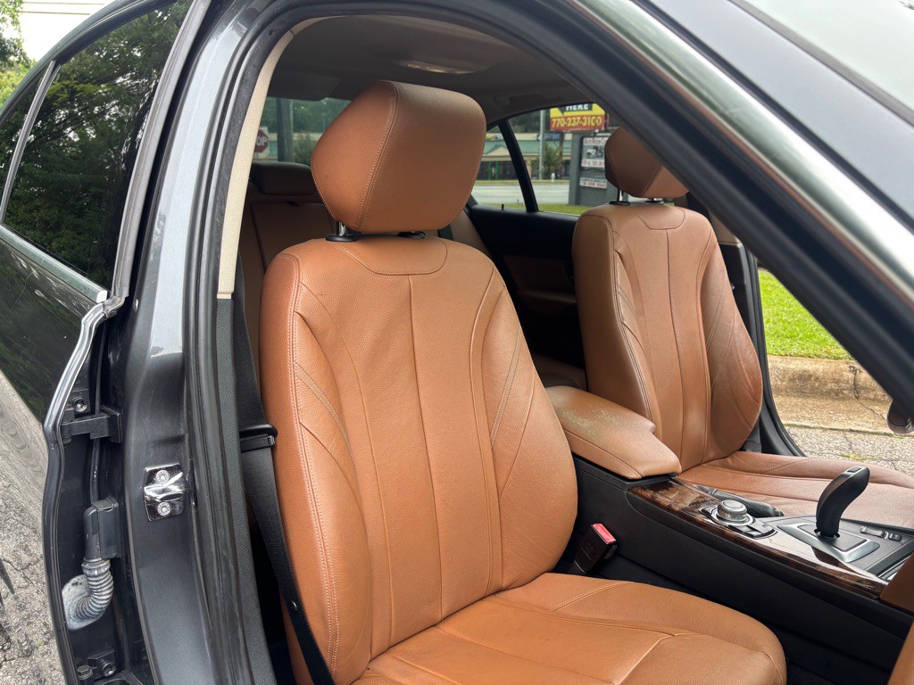 2012 BMW 3 Series Image 14