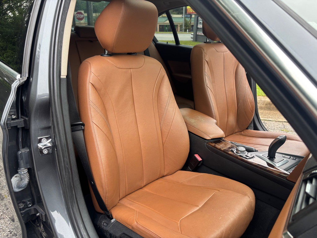 2012 BMW 3 Series Image 15