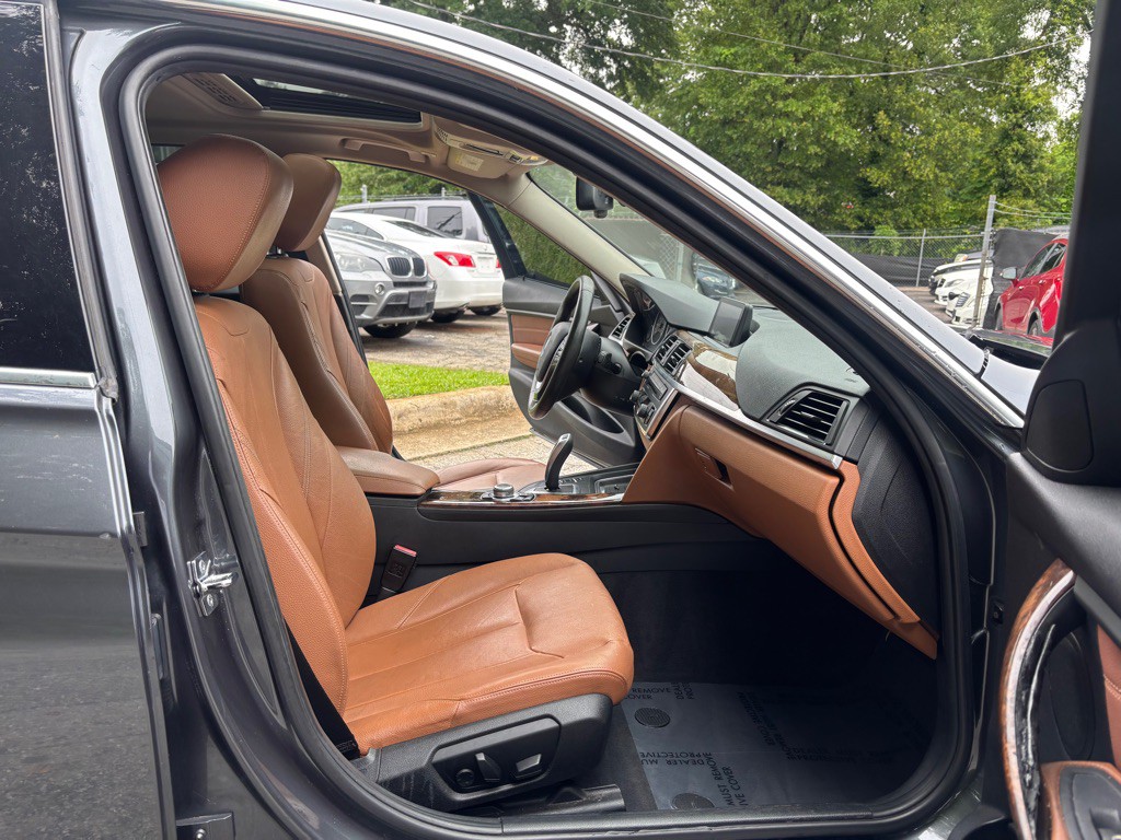 2012 BMW 3 Series Image 16