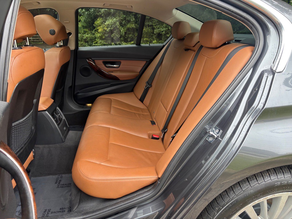 2012 BMW 3 Series Image 18