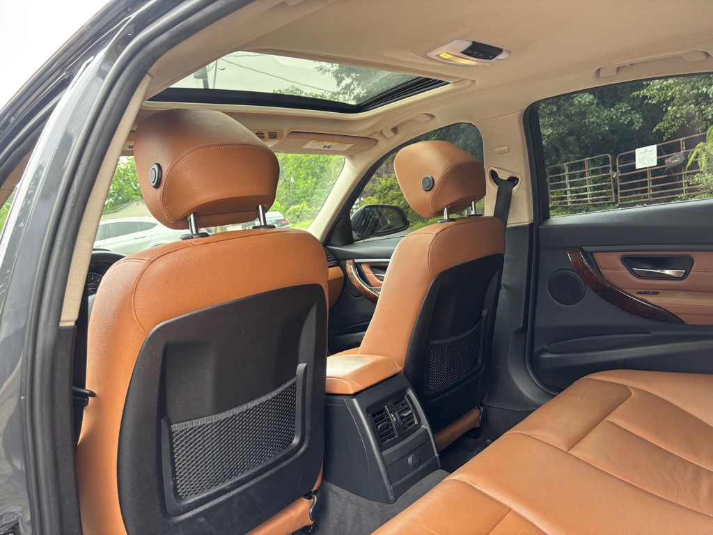 2012 BMW 3 Series Image 20