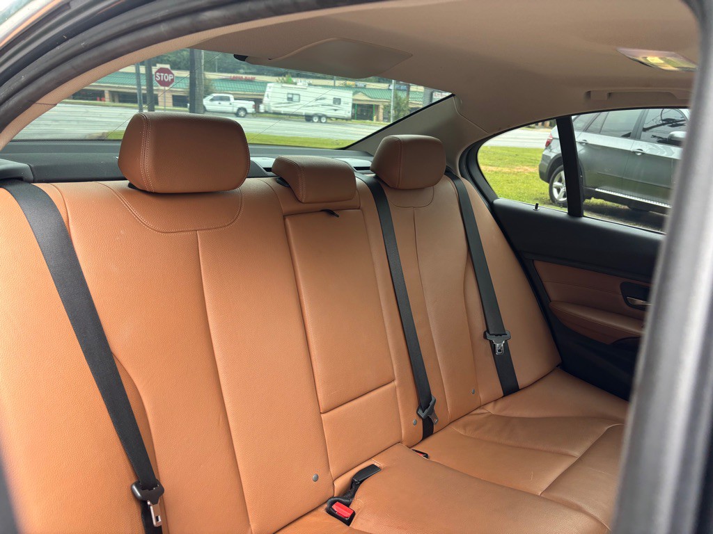 2012 BMW 3 Series Image 24