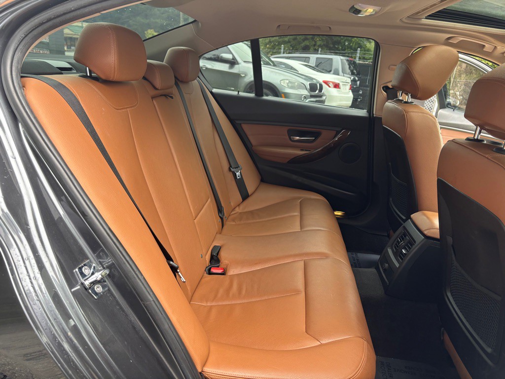 2012 BMW 3 Series Image 26