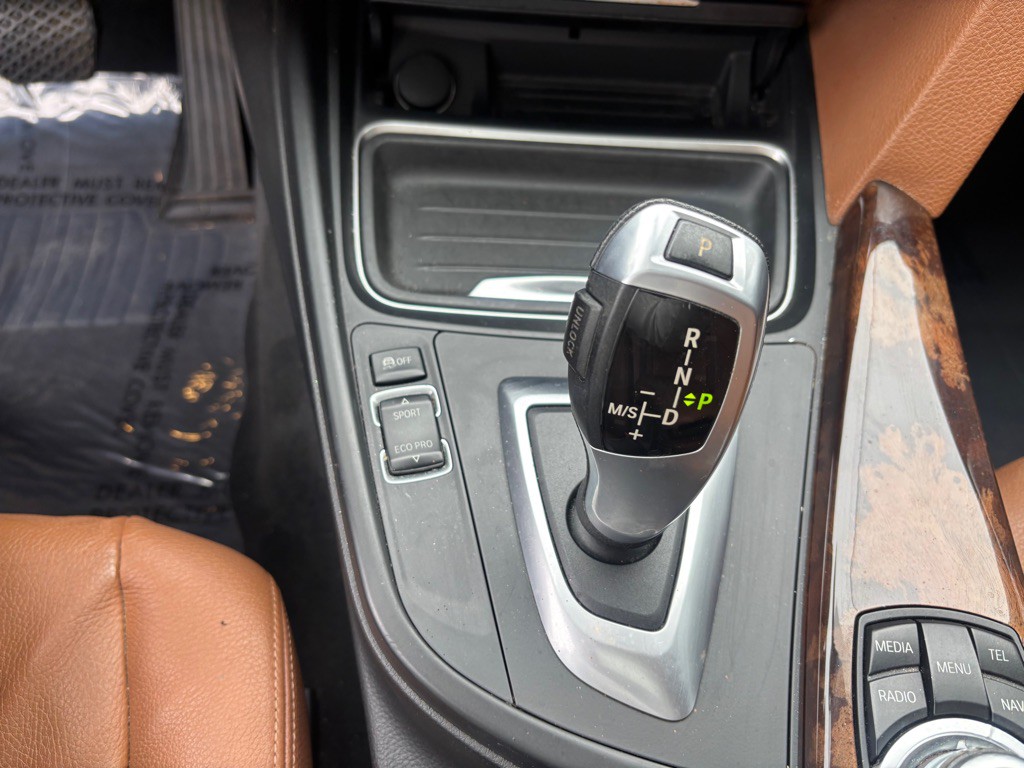 2012 BMW 3 Series Image 35